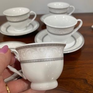Set of 4 Espresso cups/saucers